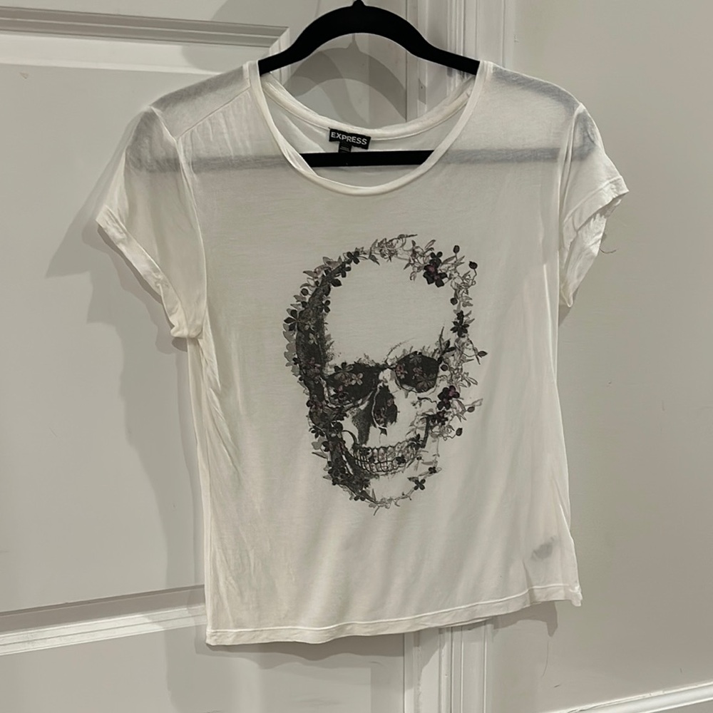 Express White Skull Graphic Short Sleeve Tee